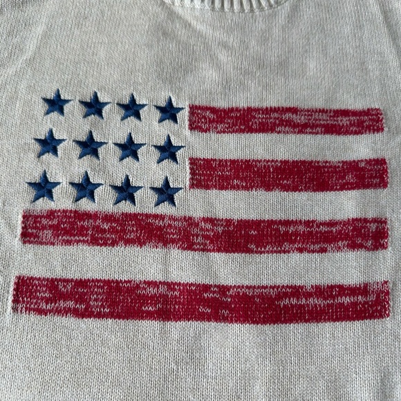 Stylish Beige Crewneck Sweater with Flag Design - Picture 3 of 10